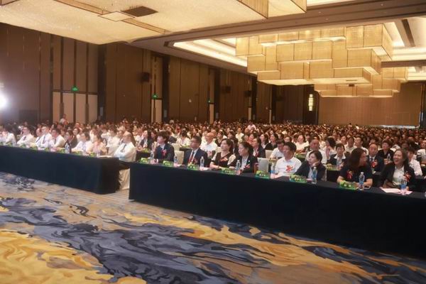 “健康中国 安惠在行动”郑州站报告会举行