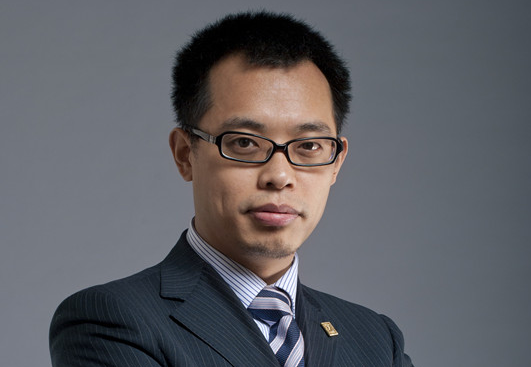 对掠夺者讲人情，对受害者沉默：畸形圈子里的心照不宣